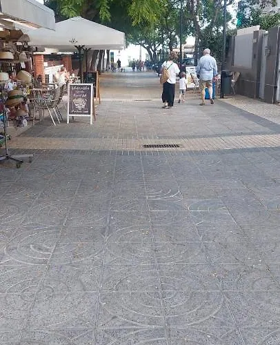 Gran Avenida Con Billar