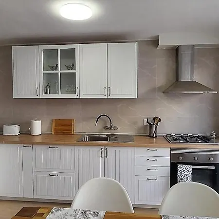 Gran Avenida Con Billar