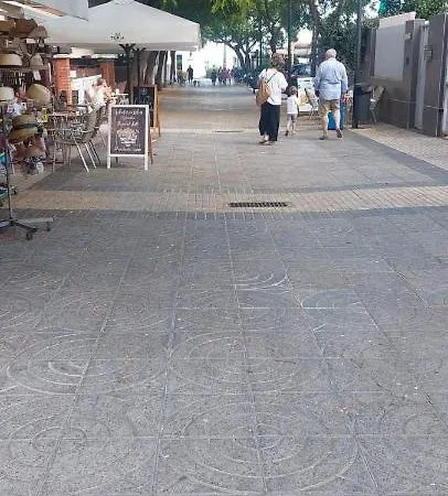 Gran Avenida Con Billar